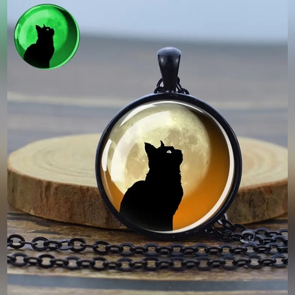 Beautiful Luminescent Black Cat ๐โโฌ Necklace Glows in the Dark L๐K - Picture 2 of 4